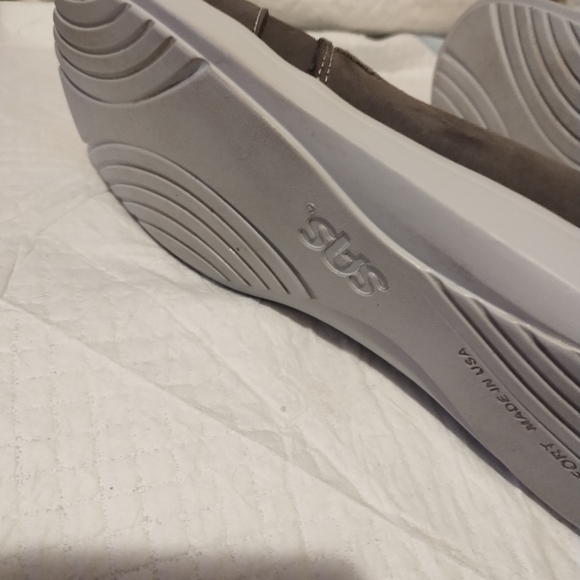 New SAS  (nwot) women Marnie sneaker snake gray size 11N - Picture 5 of 7